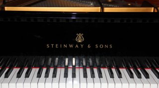 Lang Lang se fait offrir un piano par Steinway